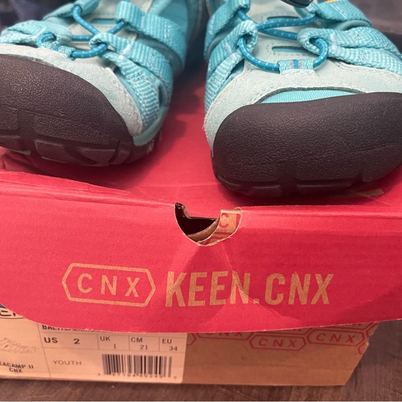 SOLD Girls Keen hiking sandals size 2 big kids - Picture 2 of 4